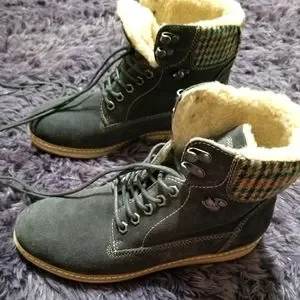 White mountain top theo boots